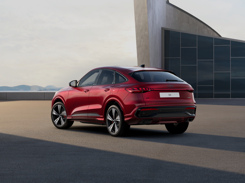 Imaginea unui Q5 Sportback 50 e-hybrid quattro 220kW