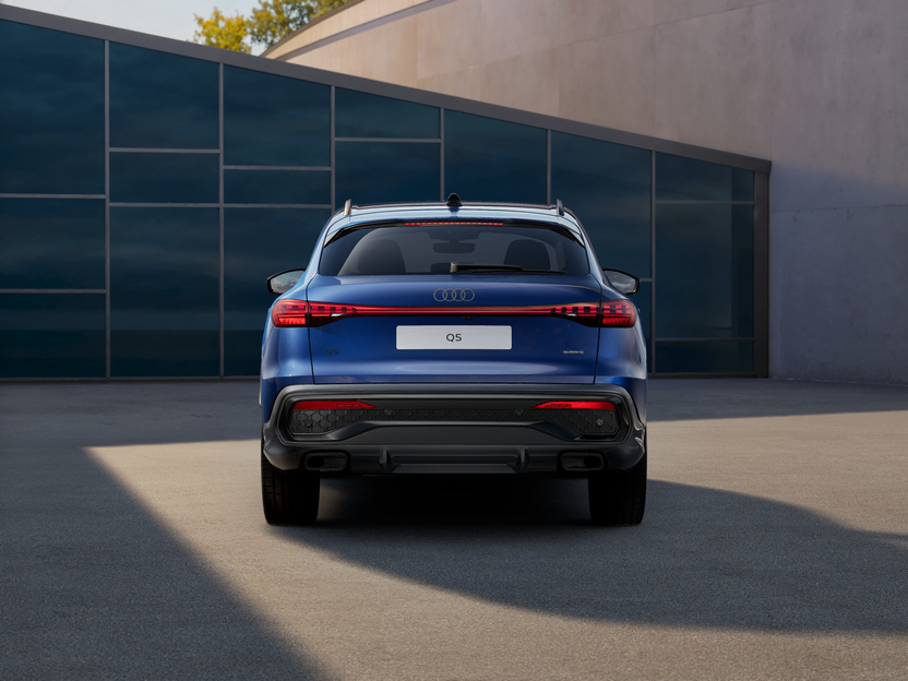 Imaginea unui Q5 Sportback 50 e-hybrid quattro 220kW