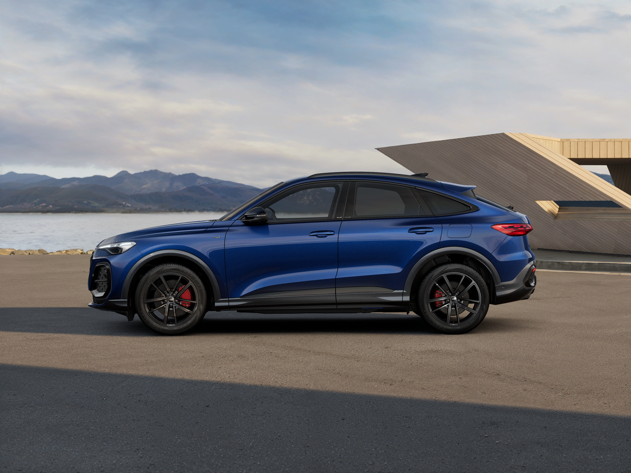 Imaginea unui Q5 Sportback 50 e-hybrid quattro 220kW