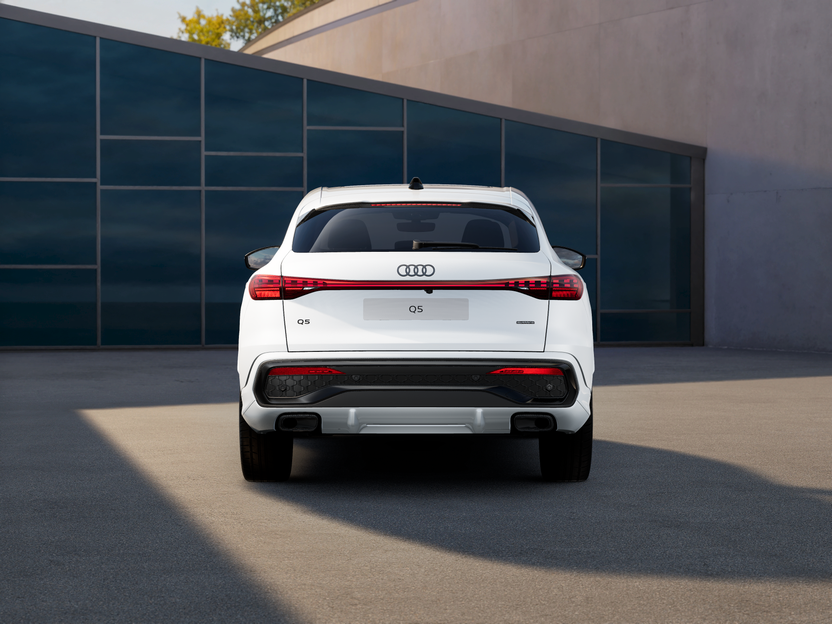 Imaginea unui Q5 Sportback 50 e-hybrid quattro 220kW