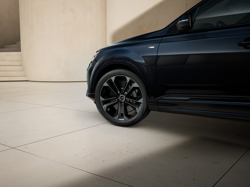 Imaginea unui Q7 S line 55 TFSI e quattro 290kW