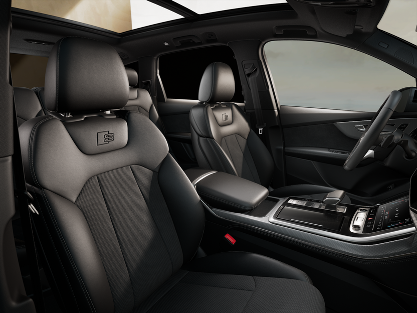 Imaginea unui Q7 S line 55 TFSI e quattro 290kW