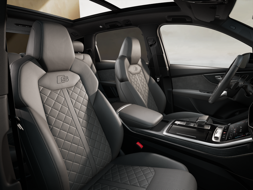 Imaginea unui Q7 S line 55 TFSI e quattro 290kW