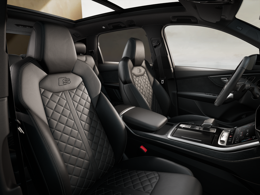 Imaginea unui Q7 S line 55 TFSI e quattro 290kW