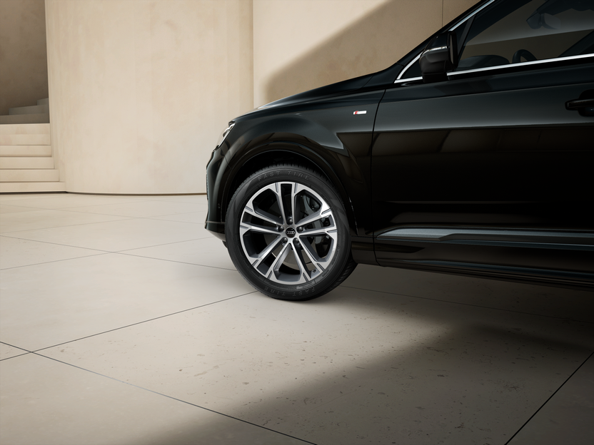 Imaginea unui Q7 PI S line 55 TFSI quattro