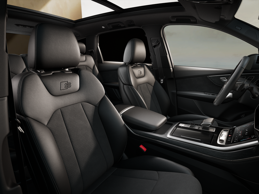 Imaginea unui Q7 S line 55 TFSI e quattro 290kW