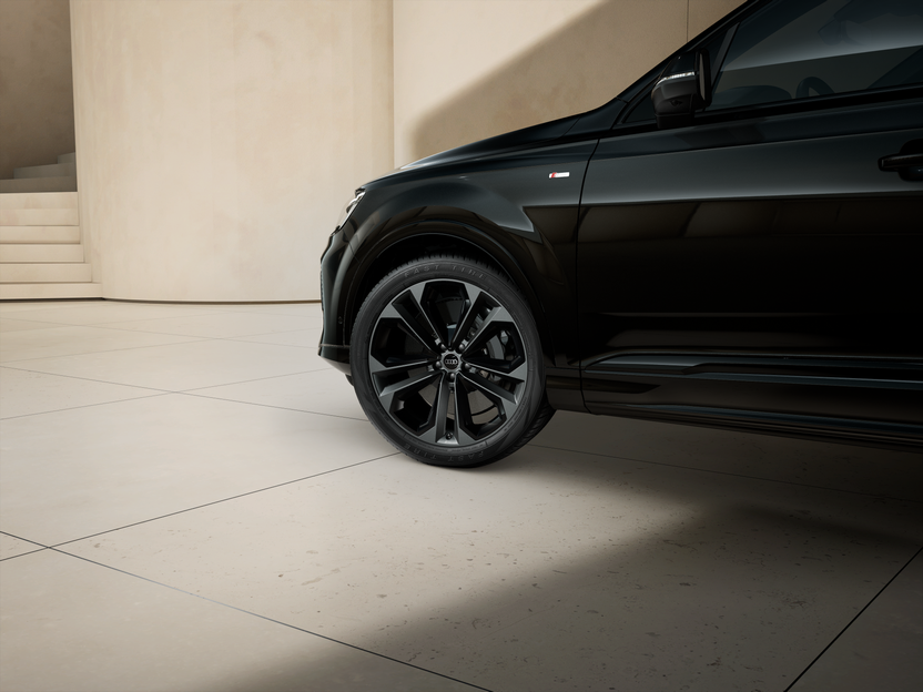 Imaginea unui Q7 S line 55 TFSI e quattro 290kW