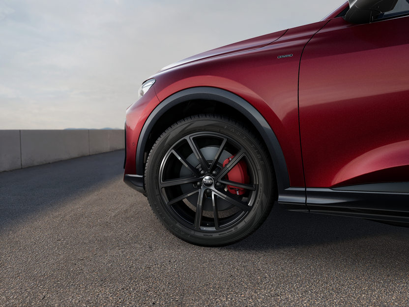 Imaginea unui Q5 Sportback 50 e-hybrid quattro 220kW