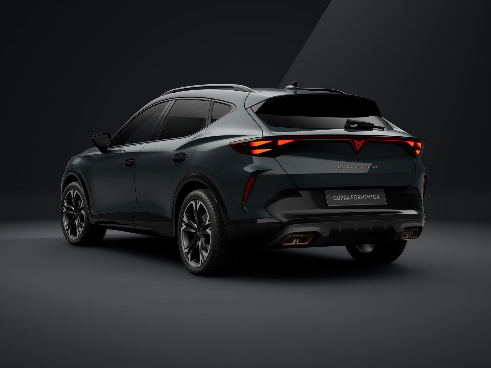 Imaginea unui CUPRA Formentor 1.5 e-HYBRID