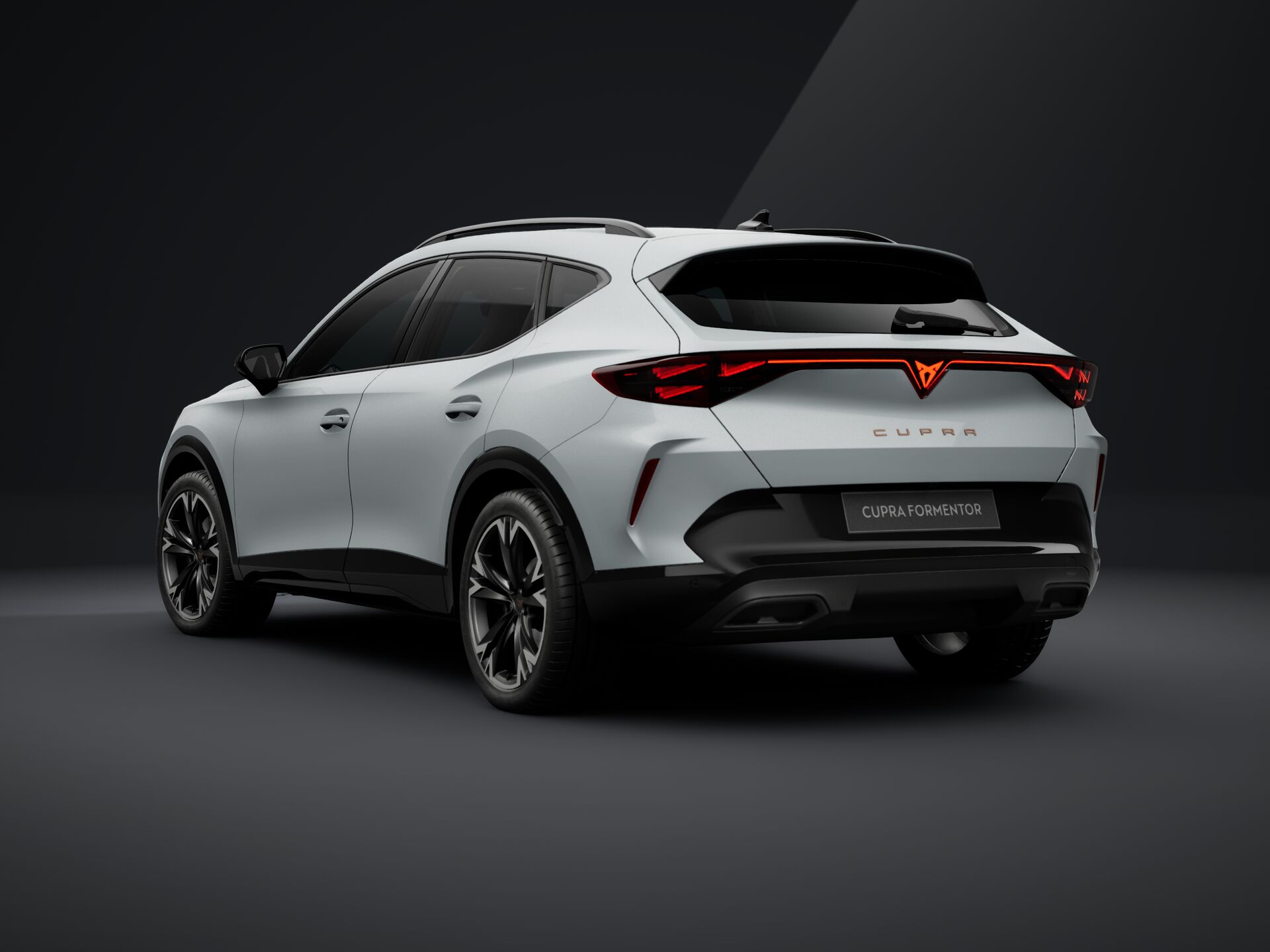 Imaginea unui CUPRA Formentor 1.5 eTSI DSG7 mildh