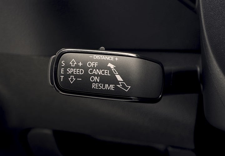 Aktivni tempomat "ACC"(do 210km/h)