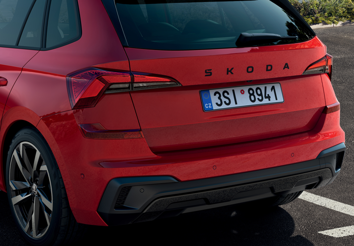 Brez oznake modela na prtljažnih vratih