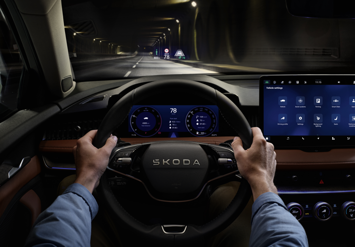 Infotainment 13" Plus: